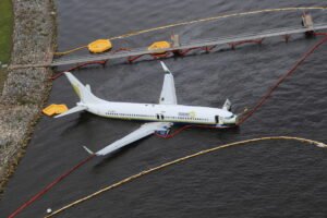 plane land on water